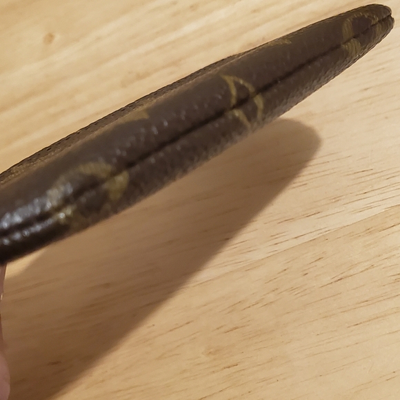 Louis Vuitton key pouch - Picture 6 of 12